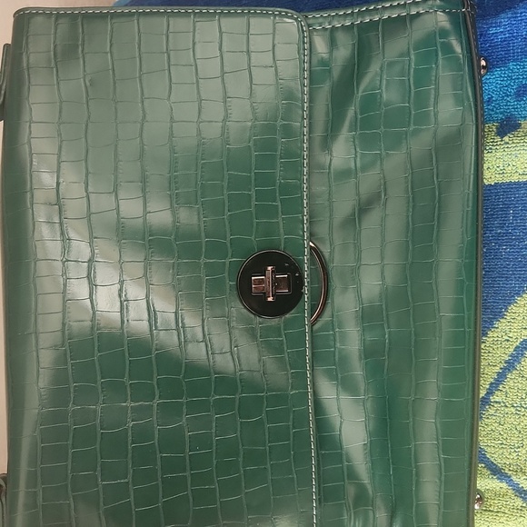 David Jones Paris Elegant Green Crocodile-Embossed Women's Handbag - Picture 2 of 5